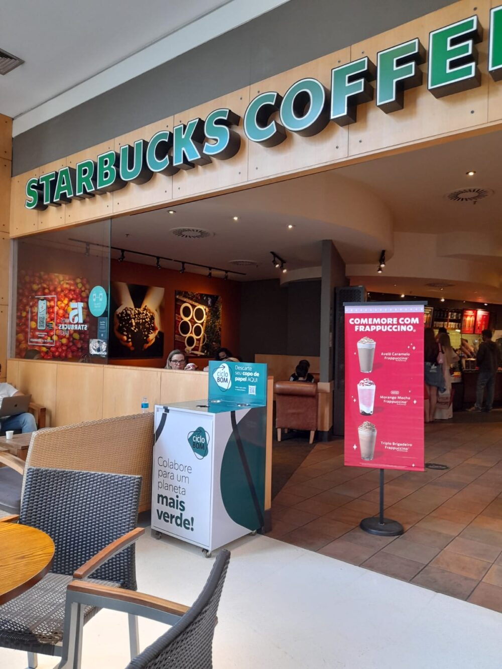 Starbucks promete crear vasos de cartón reciclables